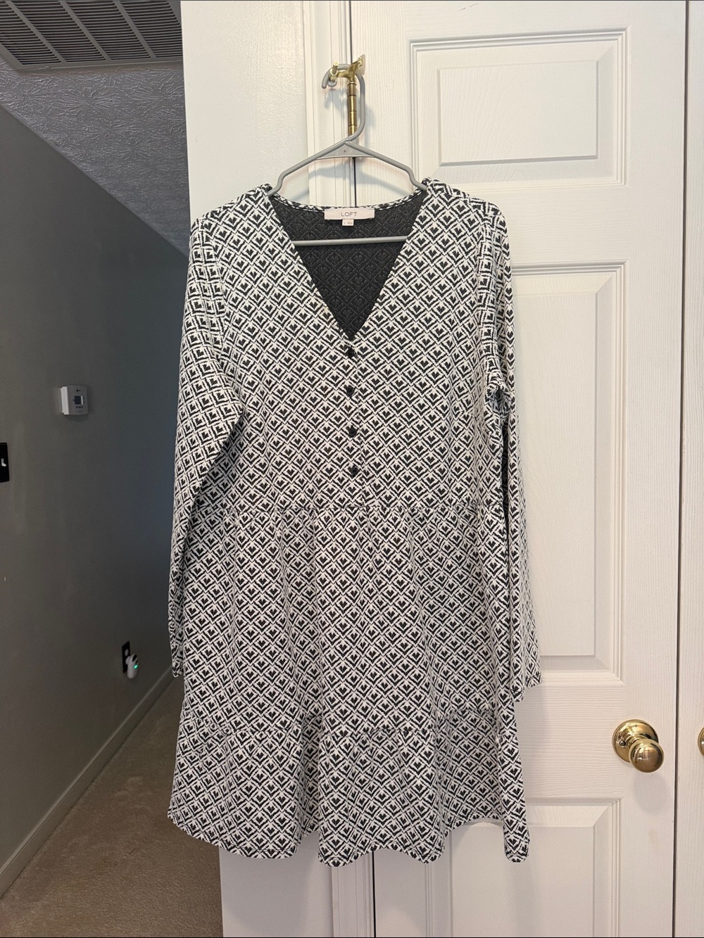 Black & White Patterned V-Neck Women’s Dress